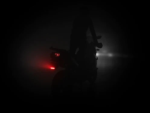 B6 Brake Light: Luz de freno auxiliar para porta placa