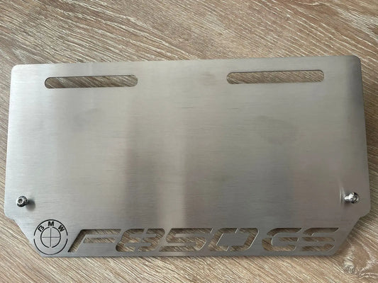 Porta placa en acero de F850