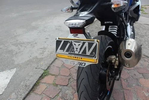 Porta placa en acero de G310